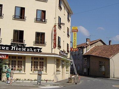 Hotel De La Mere Michelet Confolens Zewnętrze zdjęcie